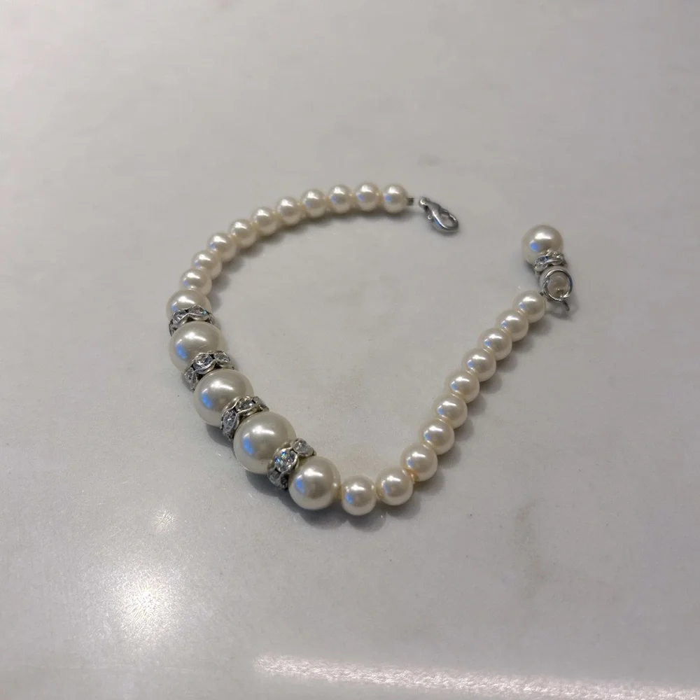 Pearl & Rhinestone Bracelet - Picture 2 of 2